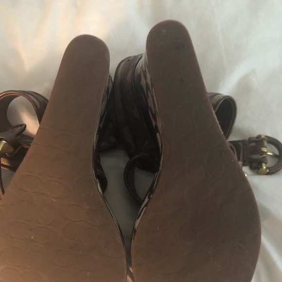 Coach maralee insignia wedge 7 wore twice - Picture 9 of 9